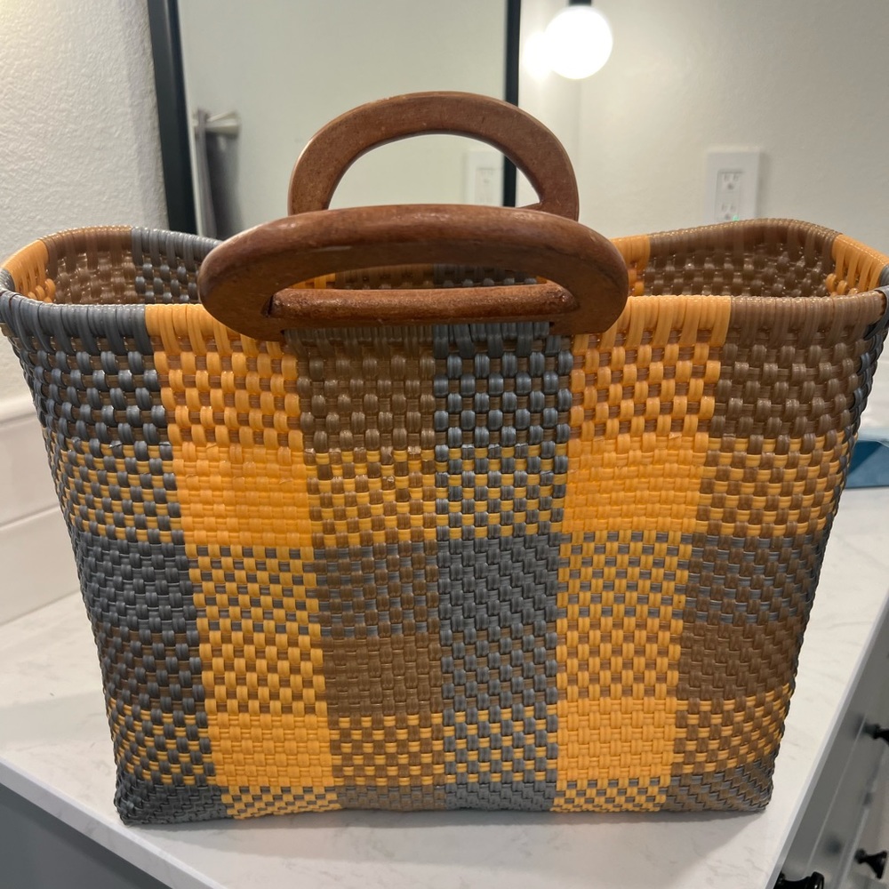 Hand-woven bag with wooden handles